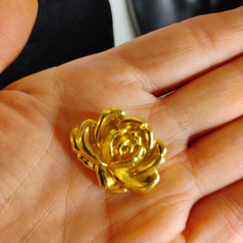 Vintage‎ Gold Tone Flower Brooch 10K Gold Plated